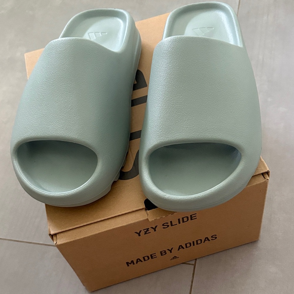 Adidas Yeezy Slide in Salt Green